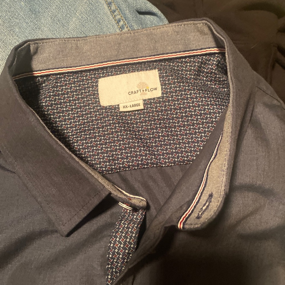 New Craft Flow Button Up or down. Light weight fabric with unique design inside